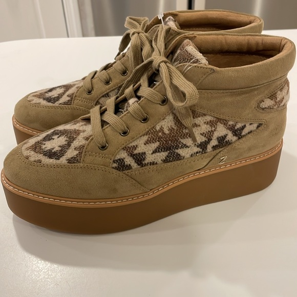 Zodiac Aztec Pattern tan ankle boot size 9.5 - Picture 2 of 10